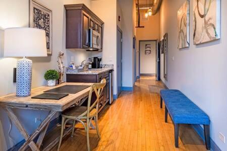 Hip Urban Loft - Small Town Charm - 124 Lofts #1 West Dundee Exterior foto